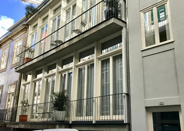 Loios Flat
